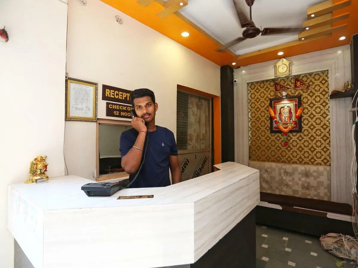 Spot On 45585 Hotel Aakash Ganga Βαρανάσι