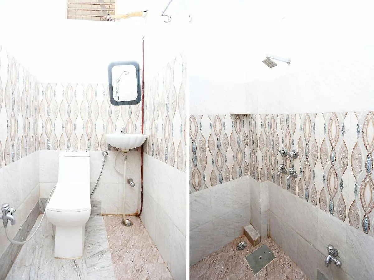 Spot On 45585 Hotel Aakash Ganga Βαρανάσι