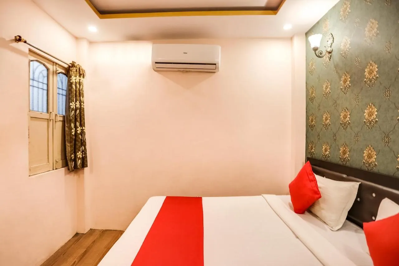 Spot On 45585 Hotel Aakash Ganga Βαρανάσι Ινδία