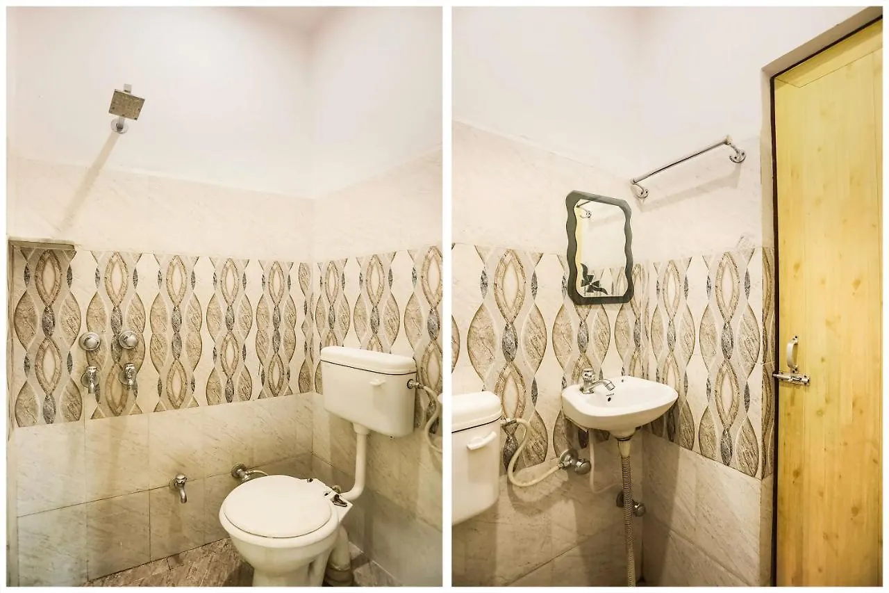 Spot On 45585 Hotel Aakash Ganga Βαρανάσι