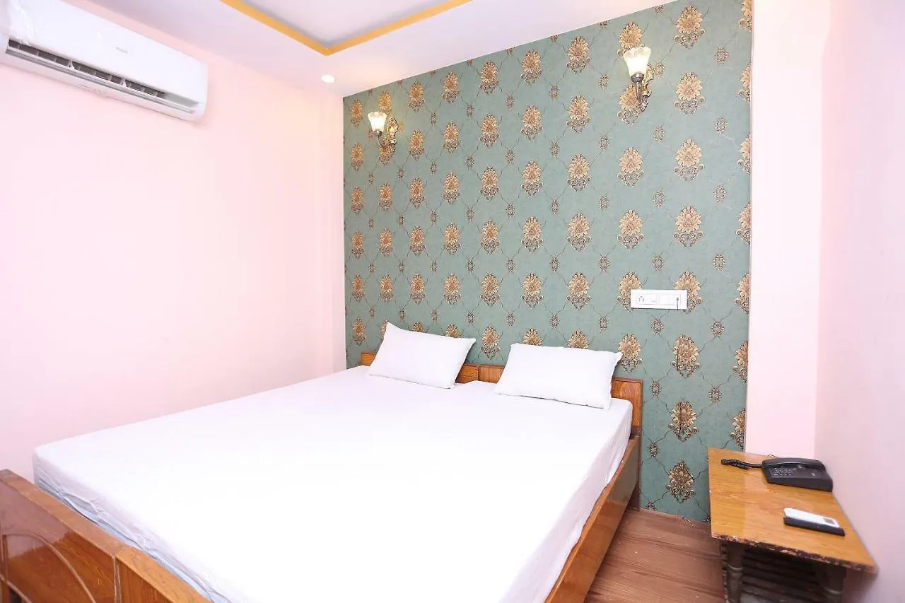 Spot On 45585 Hotel Aakash Ganga 바라나시 3*,