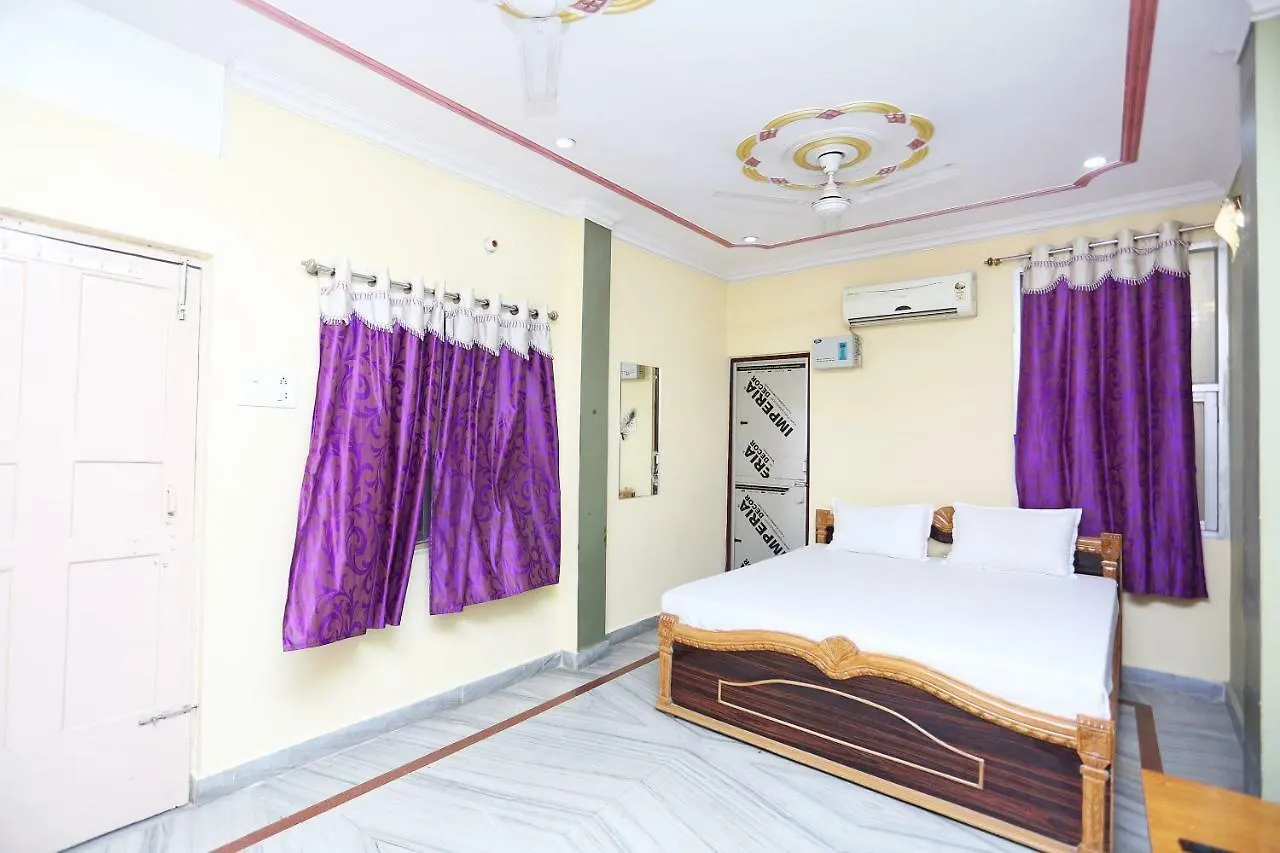 Spot On 45585 Hotel Aakash Ganga 바라나시 3*,