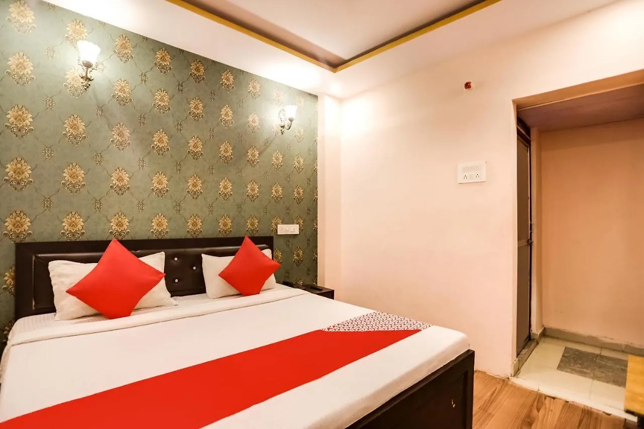 Spot On 45585 Hotel Aakash Ganga 바라나시